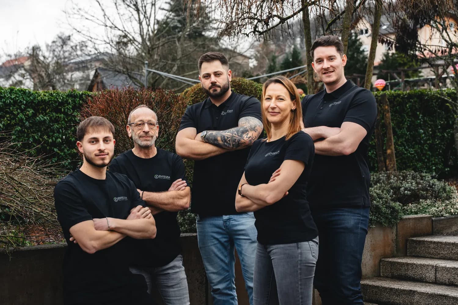 Entegra Team im Outdoor-Gruppenfoto im Saarland